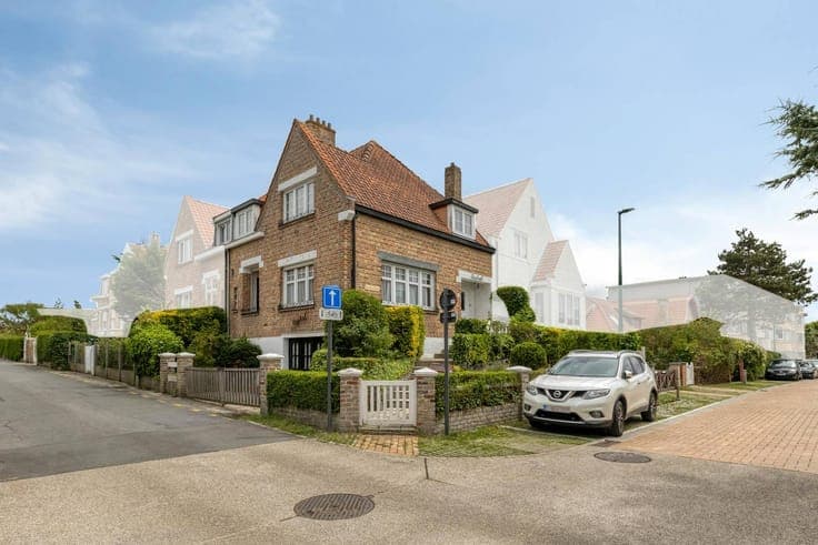 Charming house to renovate with garage in the center of De P