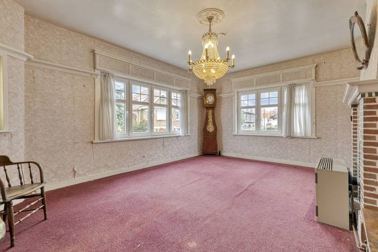 Charming house to renovate with garage in the center of De P
