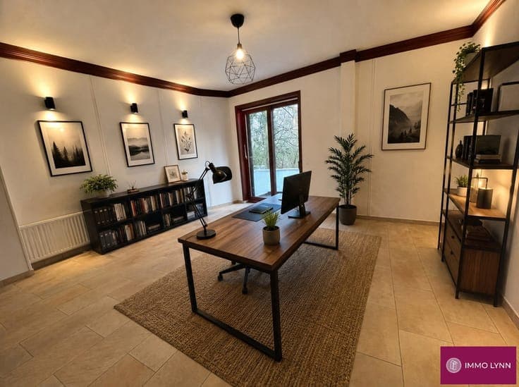 House with 3 bedrooms and a large garage.
