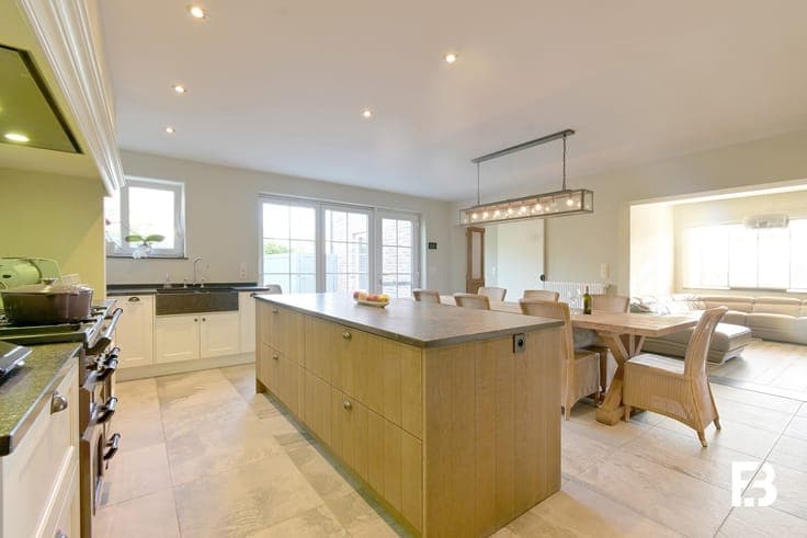 Wonen tussen je paarden, complete hippische eigendom op c...