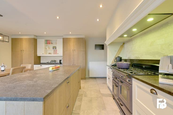 Wonen tussen je paarden, complete hippische eigendom op c...