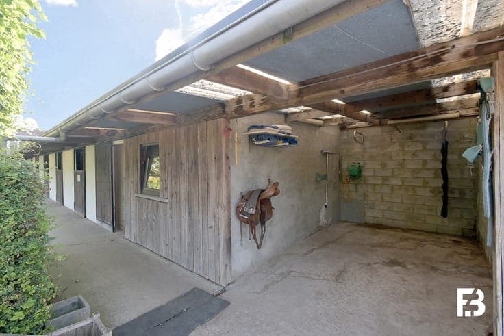 Wonen tussen je paarden, complete hippische eigendom op c...