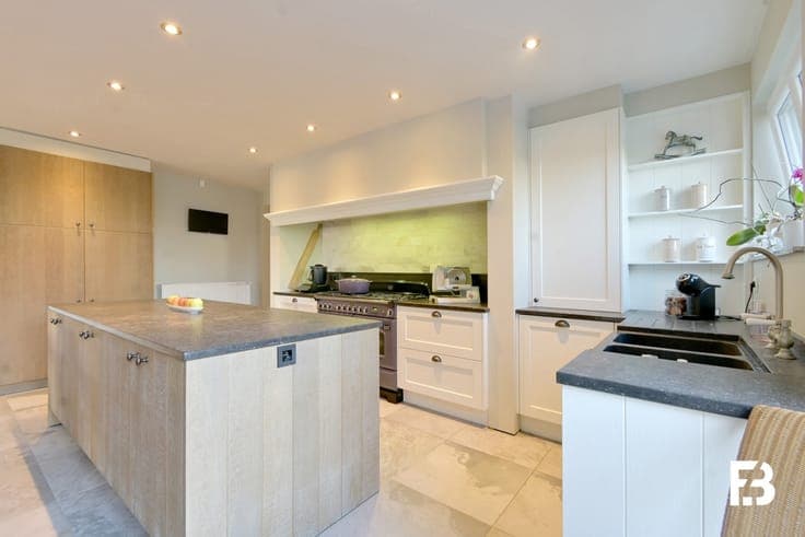Wonen tussen je paarden, complete hippische eigendom op c...