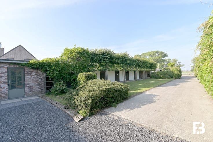 Wonen tussen je paarden, complete hippische eigendom op c...