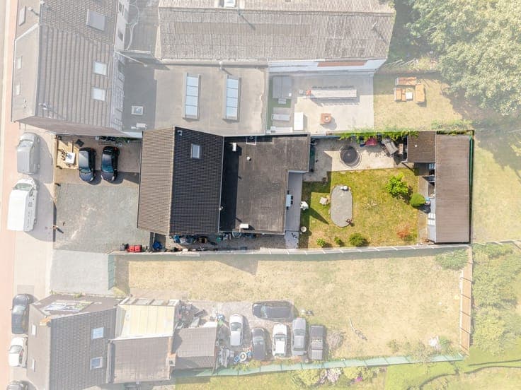 Veelzijdige recente woning (MARIO SMOS) met ruime woonopp...