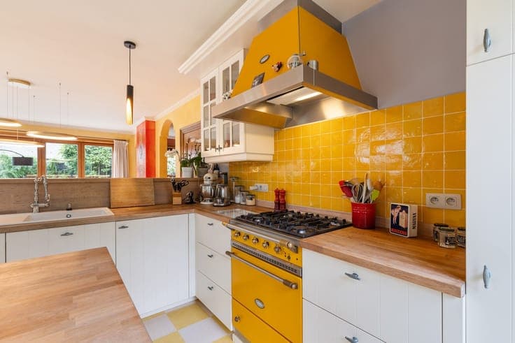 Karaktervolle villa met kantoorvleugel en zelfstandige st...