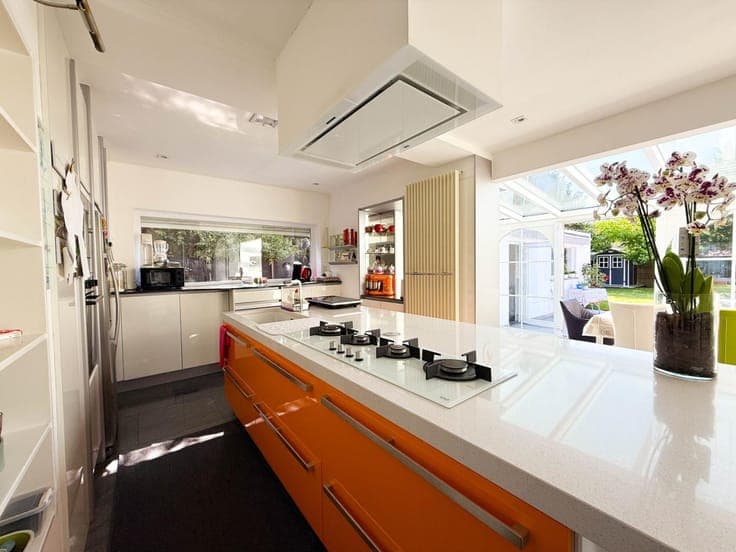 Charming 3-sided house a stone's throw from the centre of Za