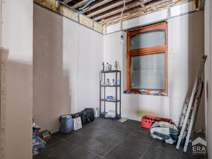 Semi-detached home with renovation potential