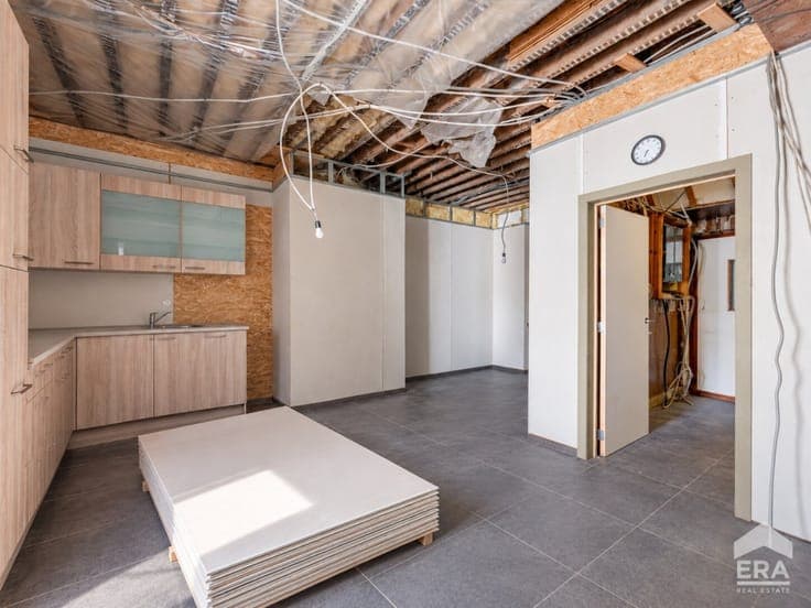 Semi-detached home with renovation potential