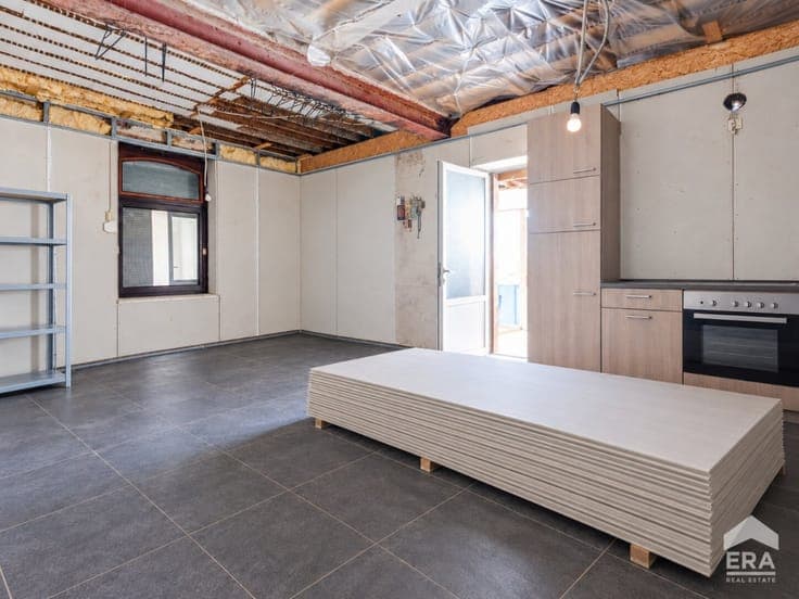 Semi-detached home with renovation potential