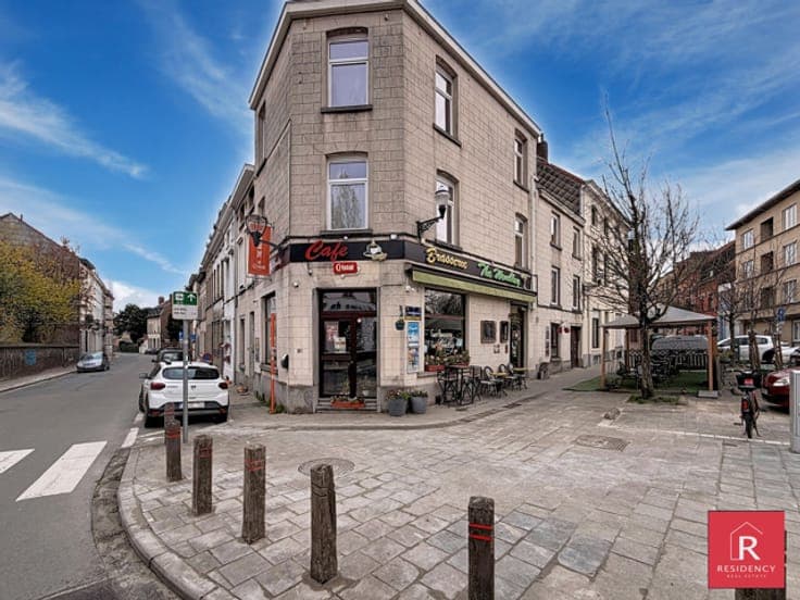 Investment property with horeca business
