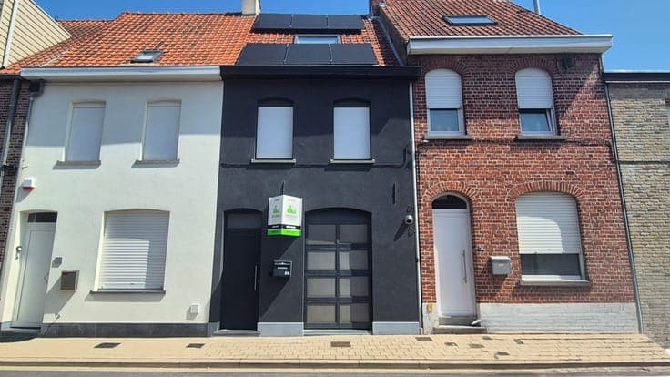 Gezellige, volledig gerenoveerde, rijwoning met zeer guns...