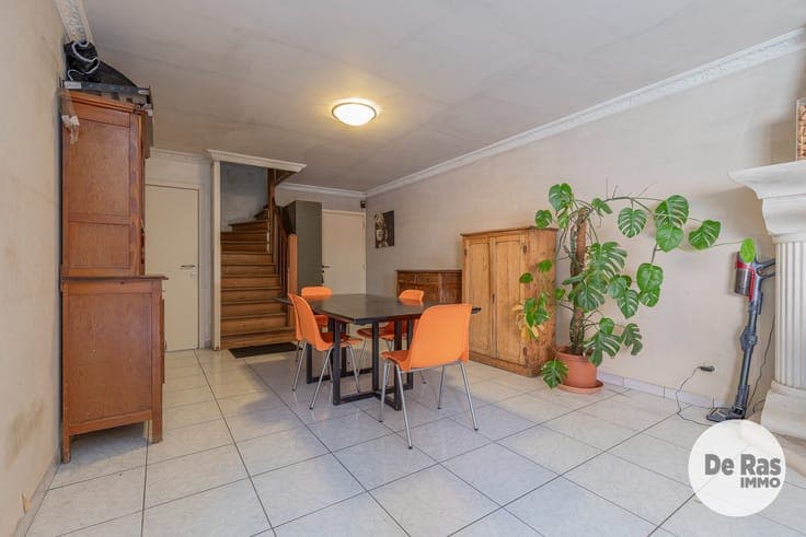 LEDE – Ruime rijwoning met garage op centrale ligging