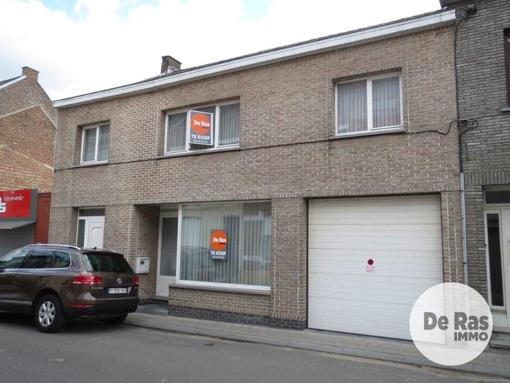 LEDE – Ruime rijwoning met garage op centrale ligging
