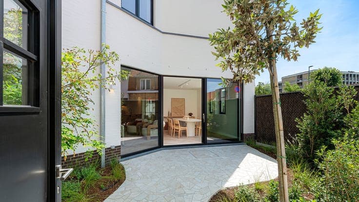 Modern corner house with character in Old Knokke