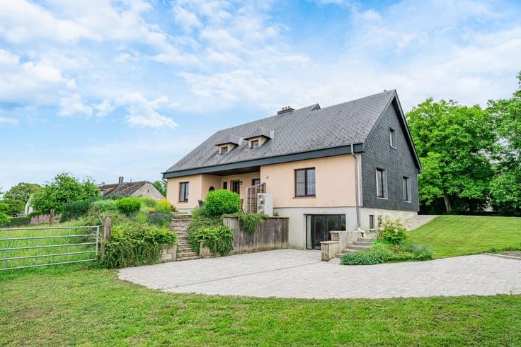 Family property with a view of the Luxembourg forests
