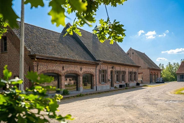 Unique farmhouse with great potential on 23.000m² in Denterg