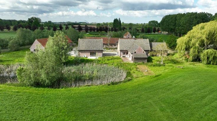Unique farmhouse with great potential on 23.000m² in Denterg
