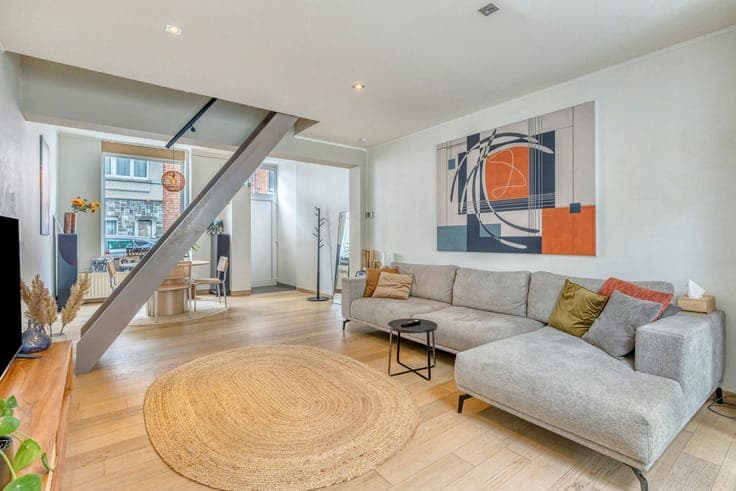Move-in ready with 3 bedrooms, solar panels, AC and terrace!