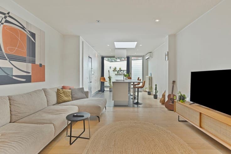 Move-in ready with 3 bedrooms, solar panels, AC and terrace!