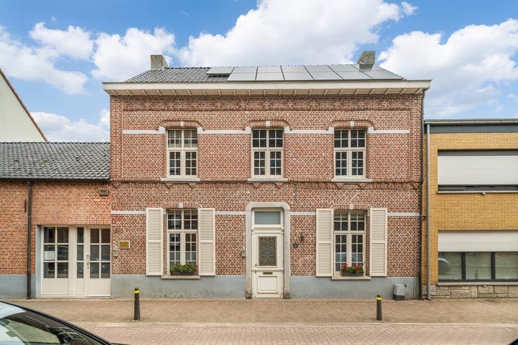 Karaktervol herenhuis met aparte praktijkruimte en een pr...