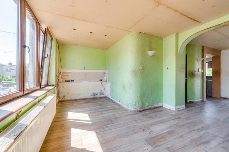 Beautifully built 3-bedroom house with garage and garden