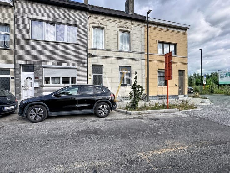 BEAUTIFUL 4-BEDROOM HOUSE WITH GARDEN!