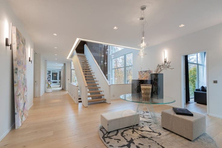 Superb contemporary property on 1.31 hectares