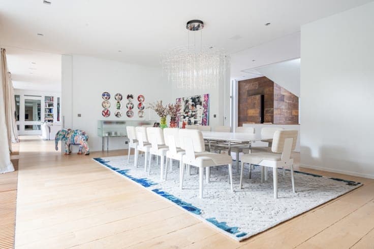 Superb contemporary property on 1.31 hectares