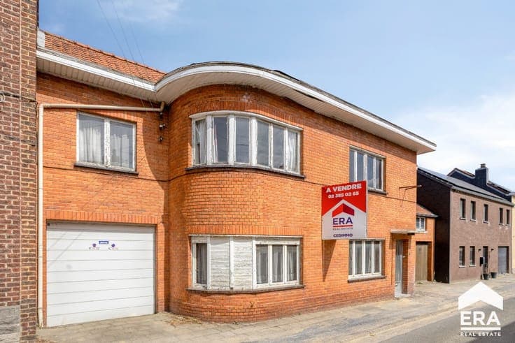 390 M² 5-BEDROOM HOUSE WITH WAREHOUSE/WORKSHOP