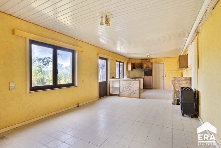 390 M² 5-BEDROOM HOUSE WITH WAREHOUSE/WORKSHOP