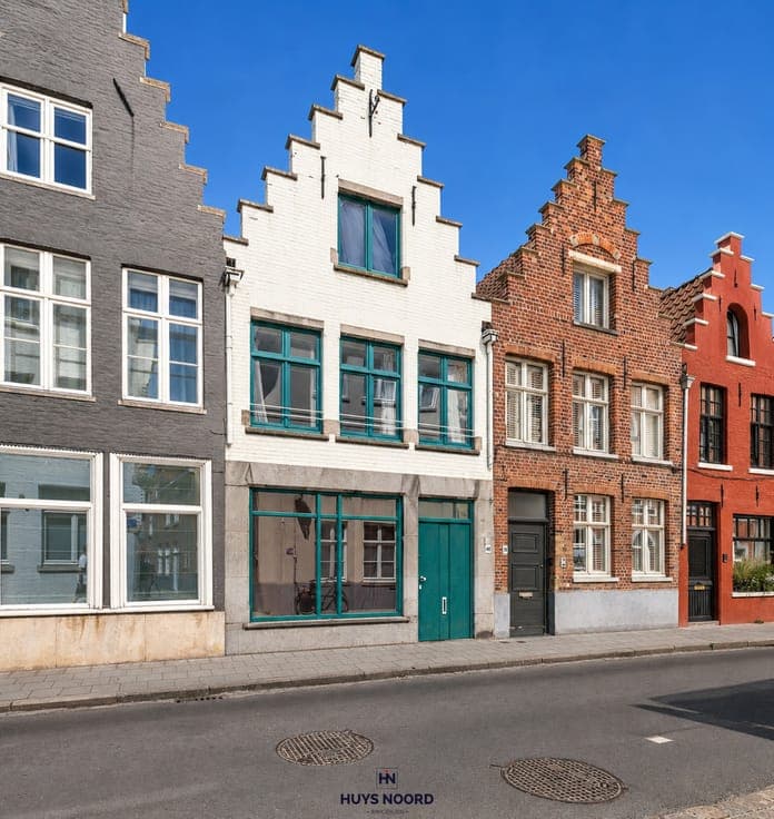 Charming townhouse with a city garden within walking dist...