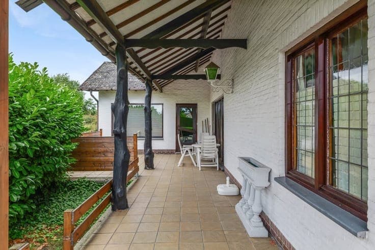 RUIME VRIJSTAANDE WONING OP EEN PRACHTIG PERCEEL VAN 37A3...
