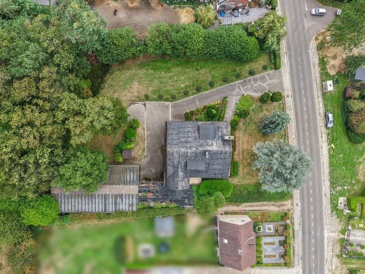 RUIME VRIJSTAANDE WONING OP EEN PRACHTIG PERCEEL VAN 37A3...