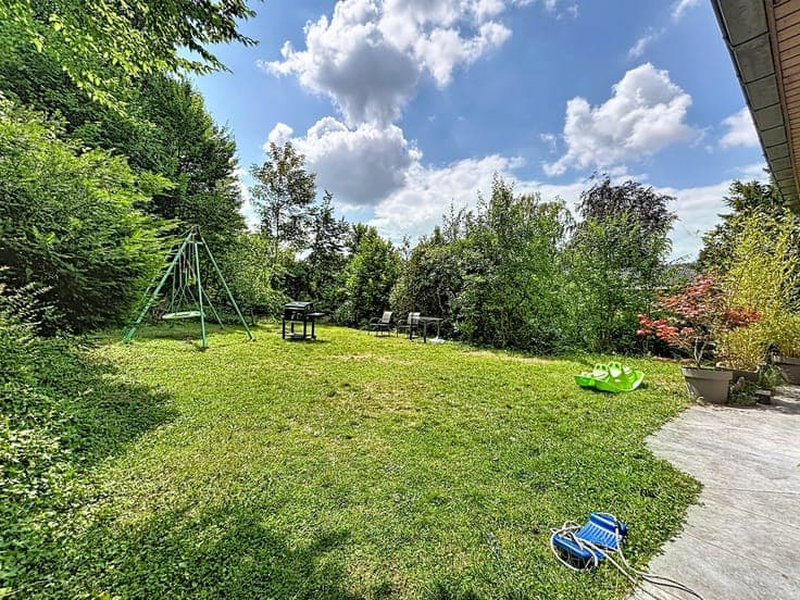 Charming semi-detached house with garden - heart of Chenois