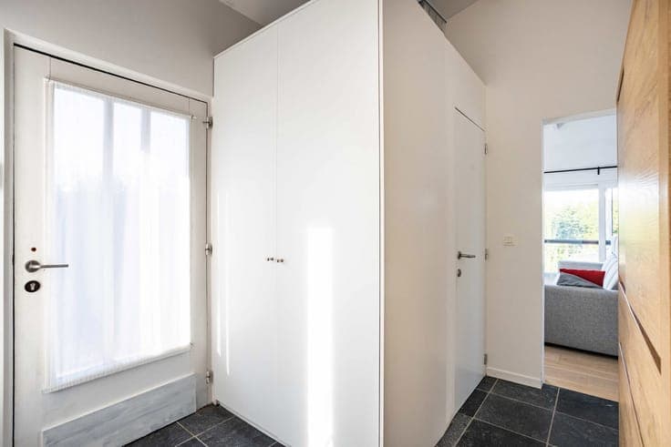Detached one-bedroom home with beautiful outdoor space