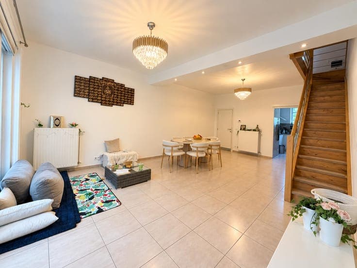 BEAUTIFUL 4-BEDROOM HOME WITH GARDEN & SOLAR PANELS – LAEKEN