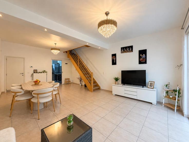 BEAUTIFUL 4-BEDROOM HOME WITH GARDEN & SOLAR PANELS – LAEKEN