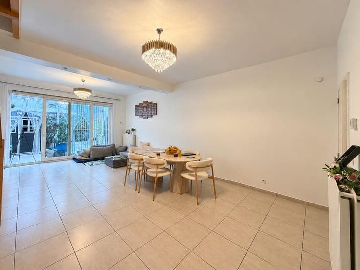 BEAUTIFUL 4-BEDROOM HOME WITH GARDEN & SOLAR PANELS – LAEKEN