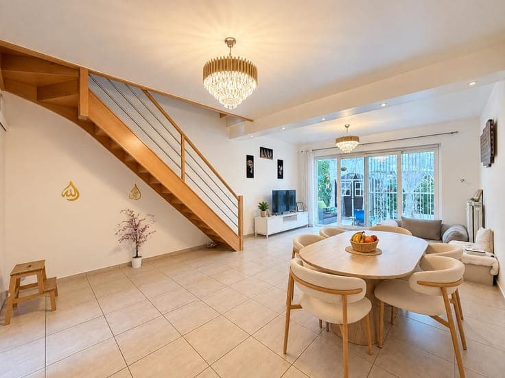 BEAUTIFUL 4-BEDROOM HOME WITH GARDEN & SOLAR PANELS – LAEKEN