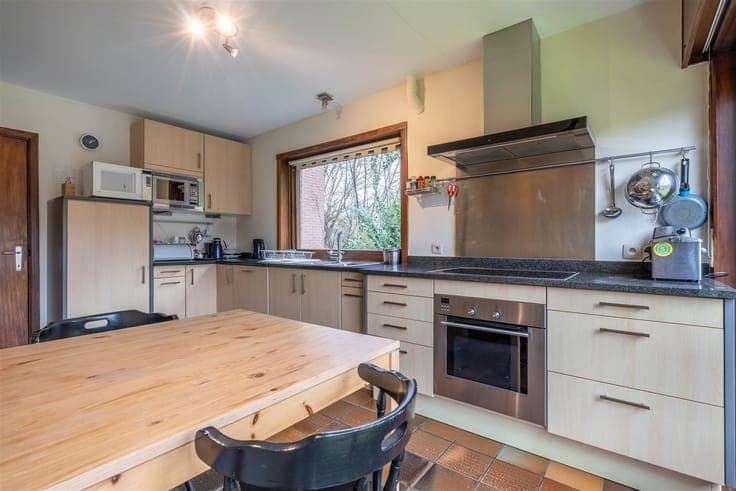 Excellently located Private practice villa of 374m2