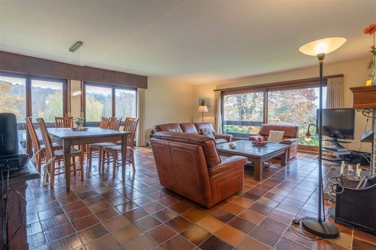 Excellently located Private practice villa of 374m2