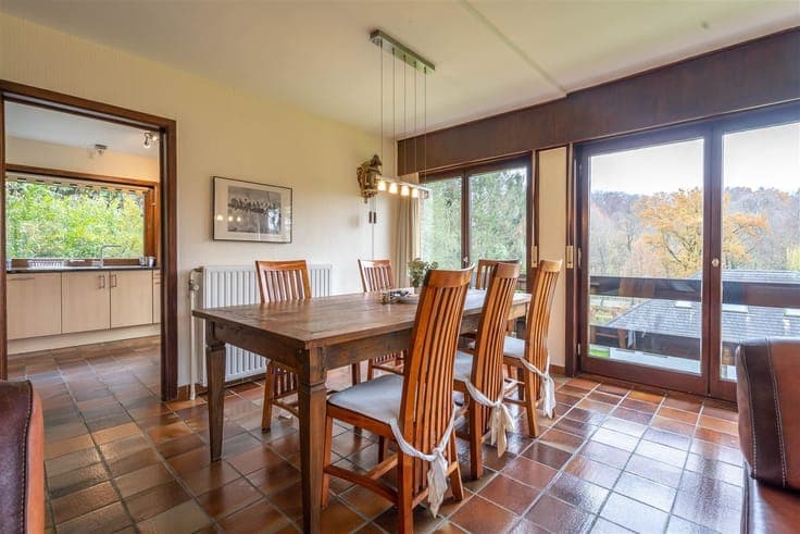 Excellently located Private practice villa of 374m2