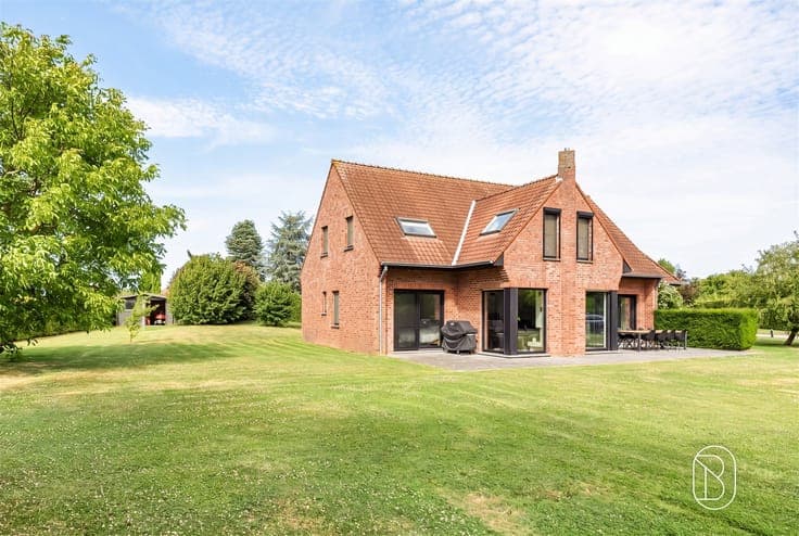 Exceptional 6-bedroom villa on 35 ares in Templeuve