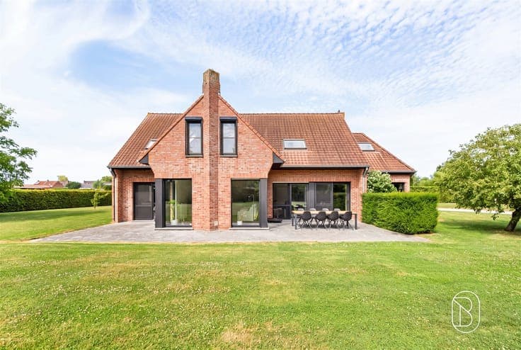 Exceptional 6-bedroom villa on 35 ares in Templeuve
