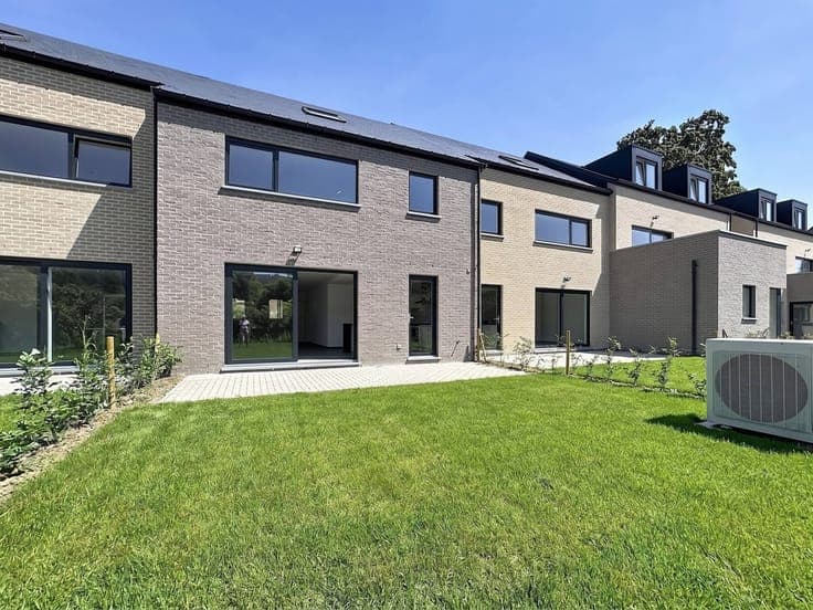 New house just a stone's throw from the banks of the Meuse