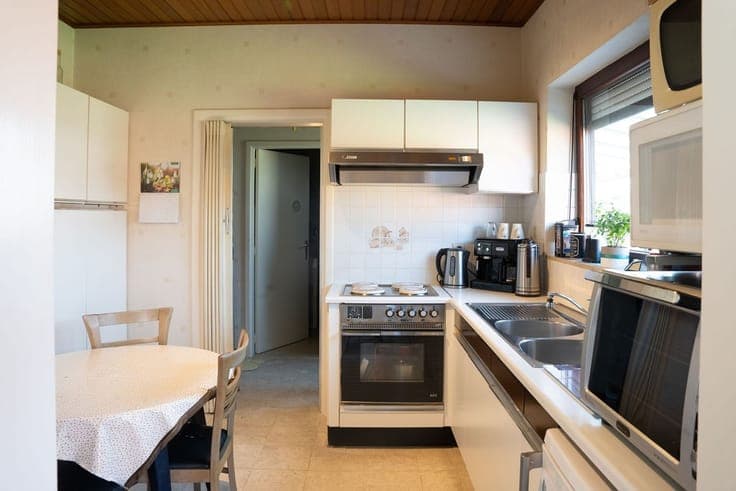 Op te frissen gelijkvloerse woning (3slpks) met een total...