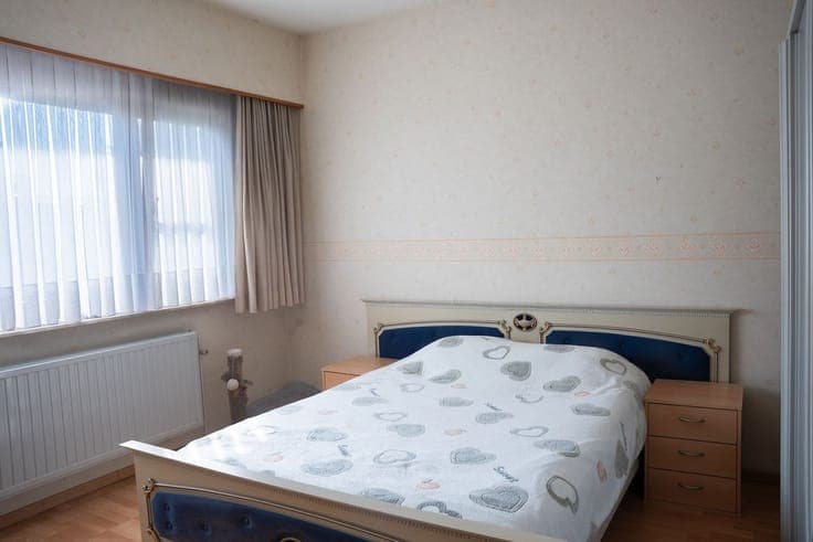 Op te frissen gelijkvloerse woning (3slpks) met een total...