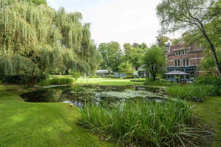 Historical villa (1758) with park garden on 9,053 m².