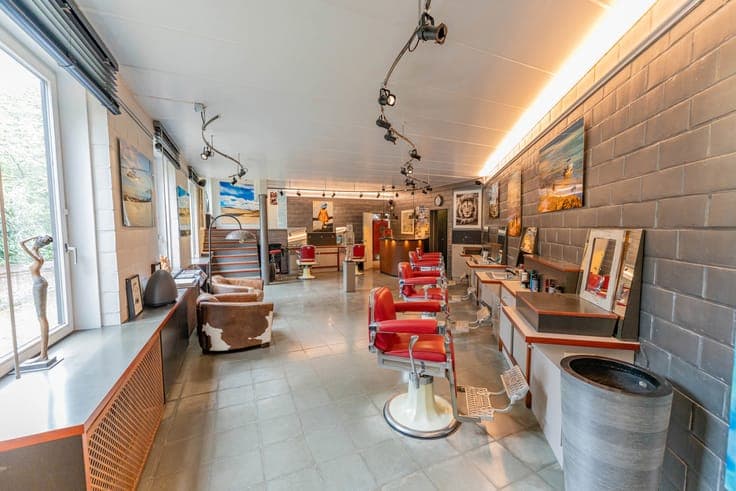 Characterful 4-5 bedroom family home with commercial unit